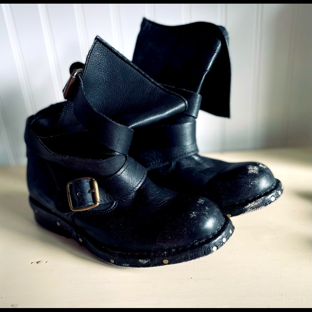 Jeffrey Campbell boots 🖤